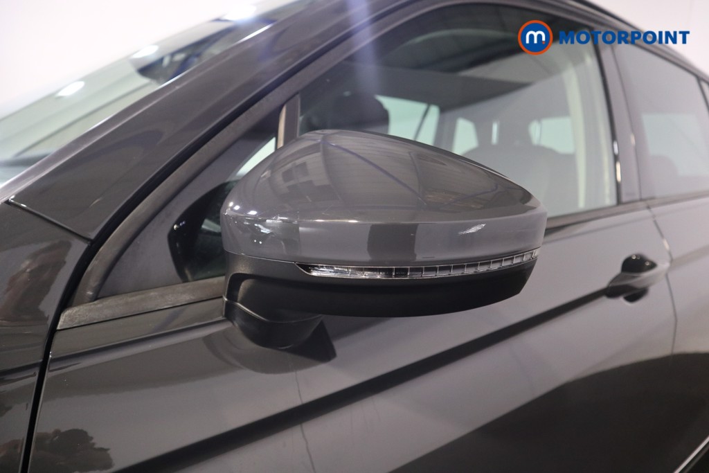 Volkswagen Tiguan Life Automatic Petrol SUV - Stock Number (1551983) - 23rd supplementary image