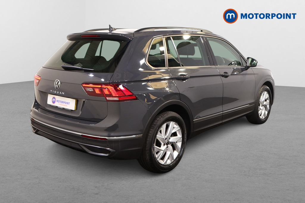 Volkswagen Tiguan Life Automatic Petrol SUV - Stock Number (1551983) - Drivers side rear corner