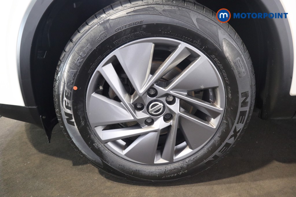 Nissan Qashqai Acenta Premium Manual Petrol SUV - Stock Number (1535909) - 16th supplementary image