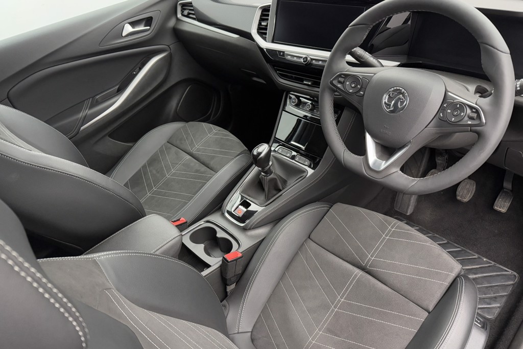 Vauxhall Grandland Ultimate Manual Petrol SUV - Stock Number (1539542) - 1st supplementary image