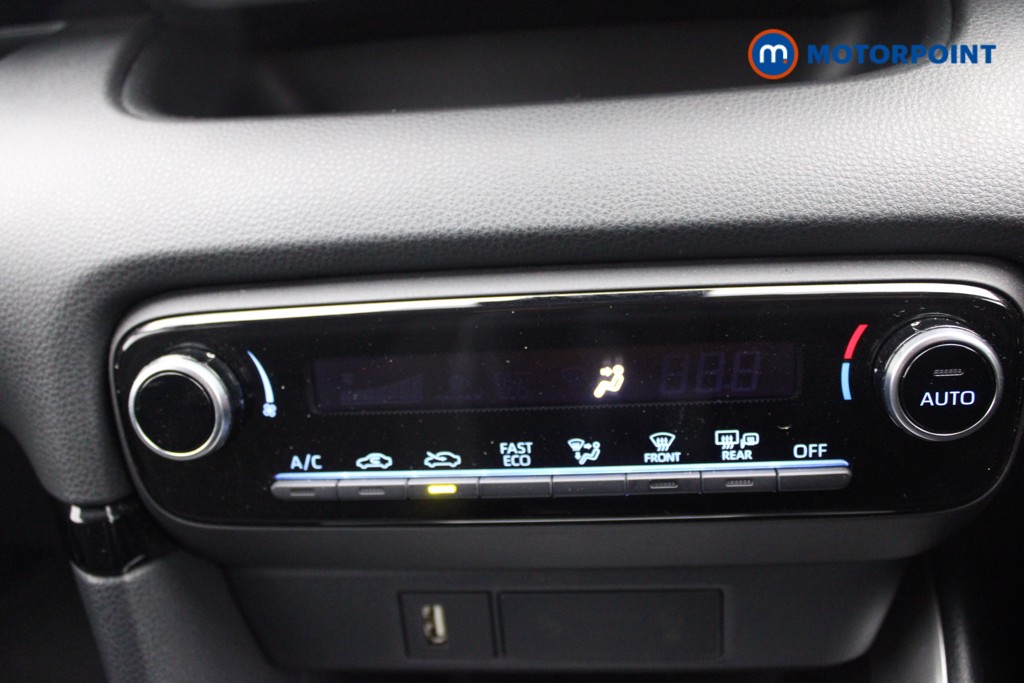 Toyota Yaris Design Automatic Petrol-Electric Hybrid Hatchback - Stock Number (1541313) - 8th supplementary image