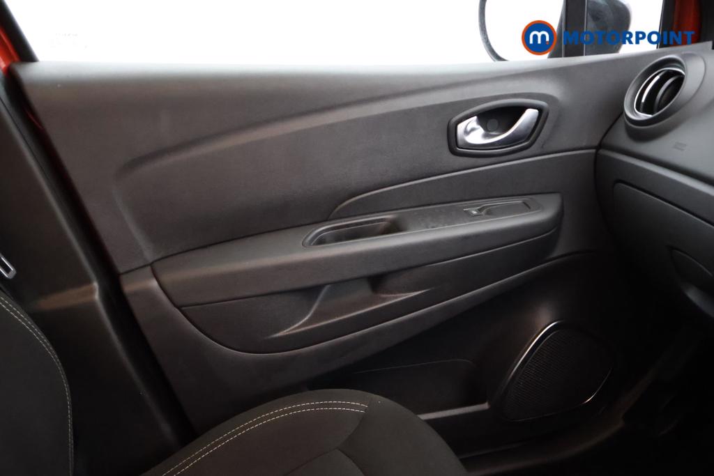 Renault Captur Iconic Manual Petrol SUV - Stock Number (1546070) - 7th supplementary image