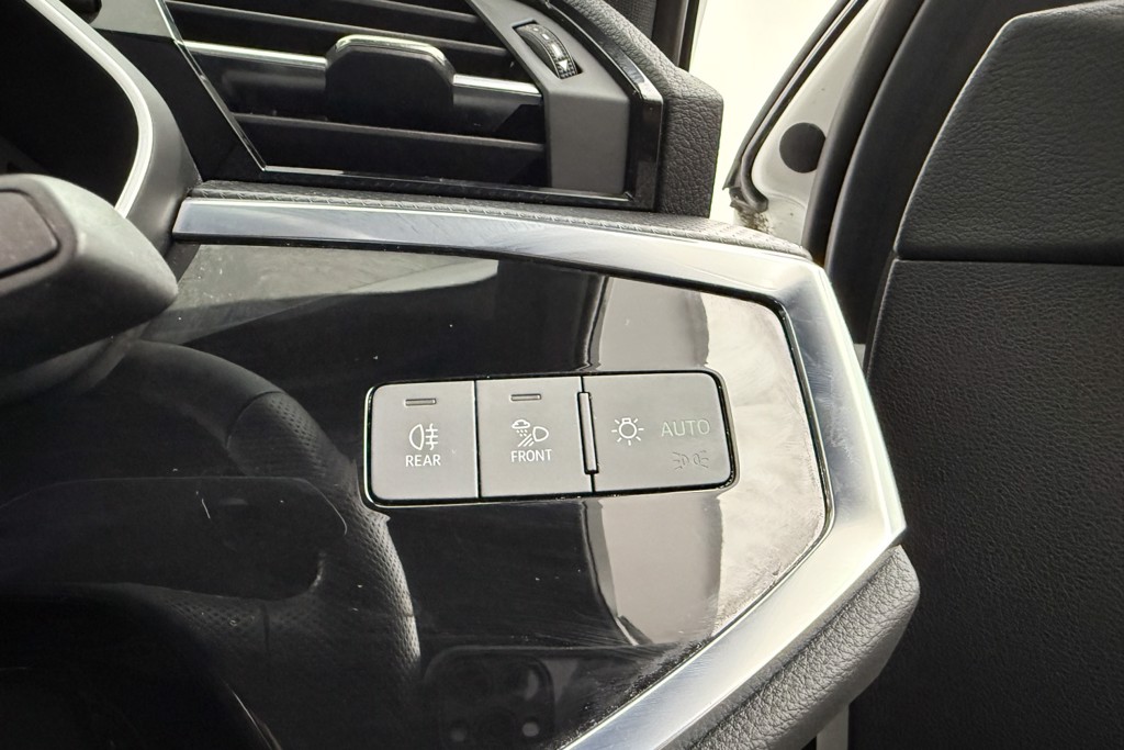 Audi Q3 Black Edition Manual Petrol SUV - Stock Number (1546657) - 17th supplementary image
