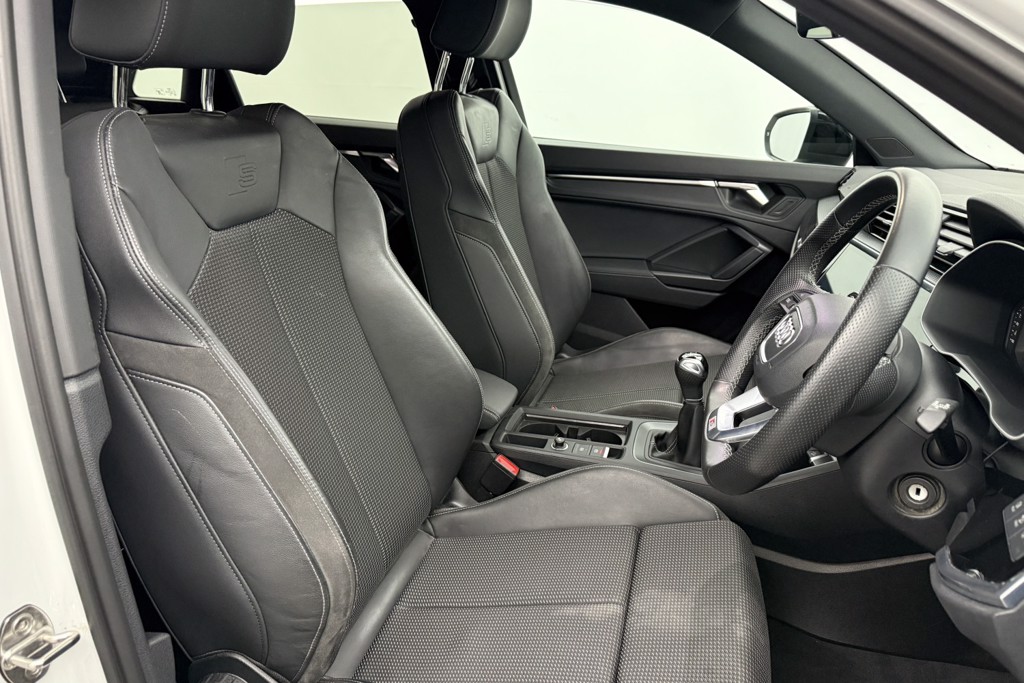 Audi Q3 Black Edition Manual Petrol SUV - Stock Number (1546657) - 20th supplementary image