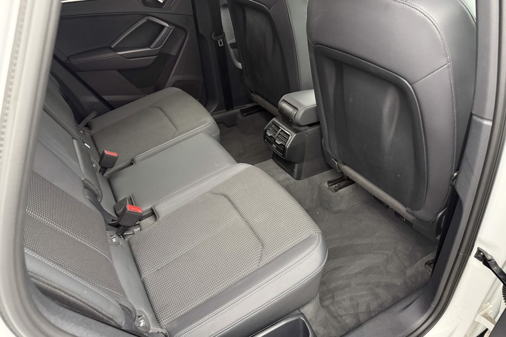 Audi Q3 Black Edition Manual Petrol SUV - Stock Number (1546657) - 23rd supplementary image