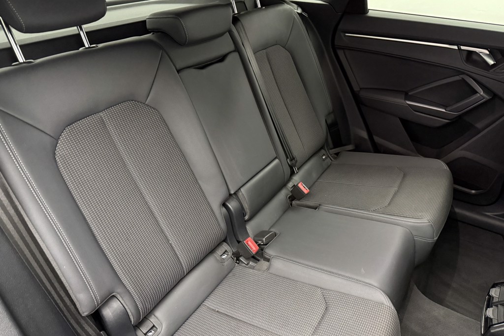 Audi Q3 Black Edition Manual Petrol SUV - Stock Number (1546657) - 24th supplementary image
