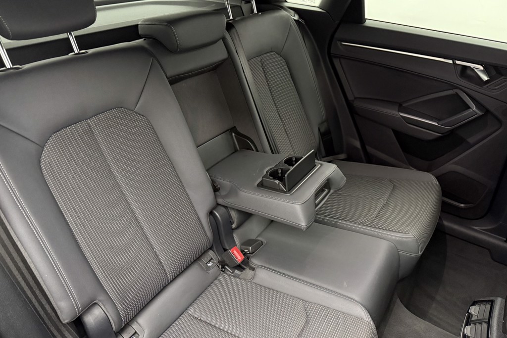 Audi Q3 Black Edition Manual Petrol SUV - Stock Number (1546657) - 25th supplementary image
