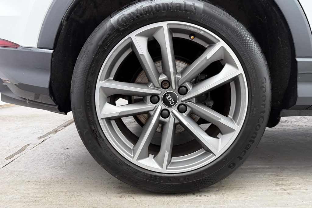 Audi Q3 Black Edition Manual Petrol SUV - Stock Number (1546657) - 33rd supplementary image