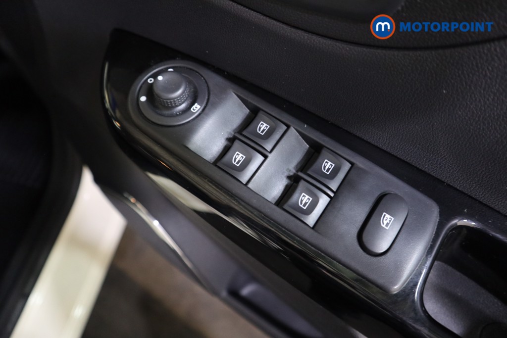 Renault Captur Dynamique S Nav Manual Petrol SUV - Stock Number (1548006) - 9th supplementary image