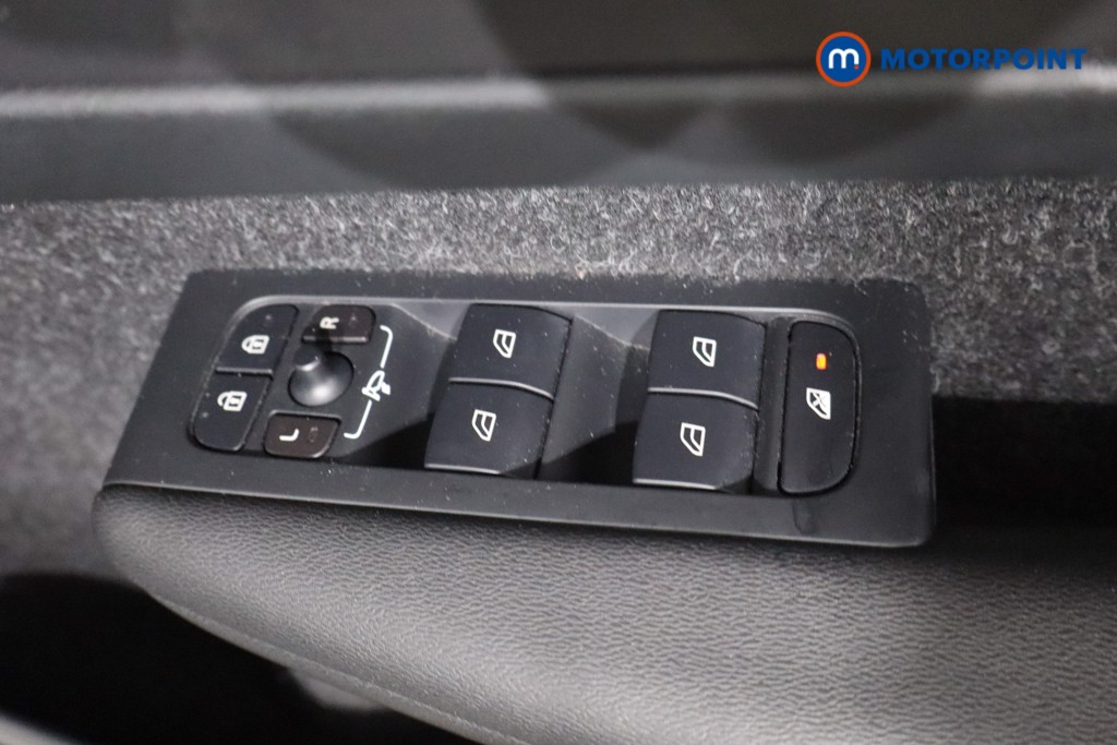 Volvo Xc40 Momentum Manual Petrol SUV - Stock Number (1549044) - 15th supplementary image