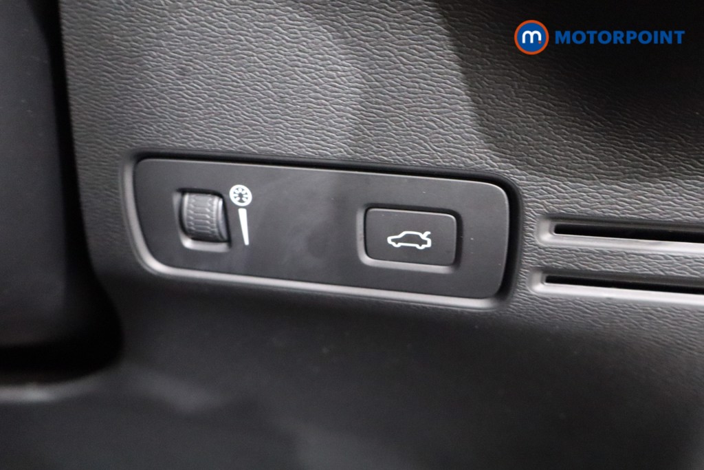 Volvo Xc40 Momentum Manual Petrol SUV - Stock Number (1549044) - 18th supplementary image