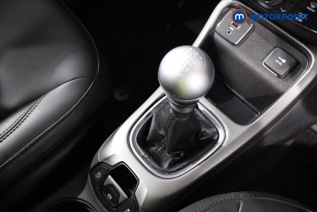Jeep Compass Longitude Manual Petrol SUV - Stock Number (1549875) - 17th supplementary image