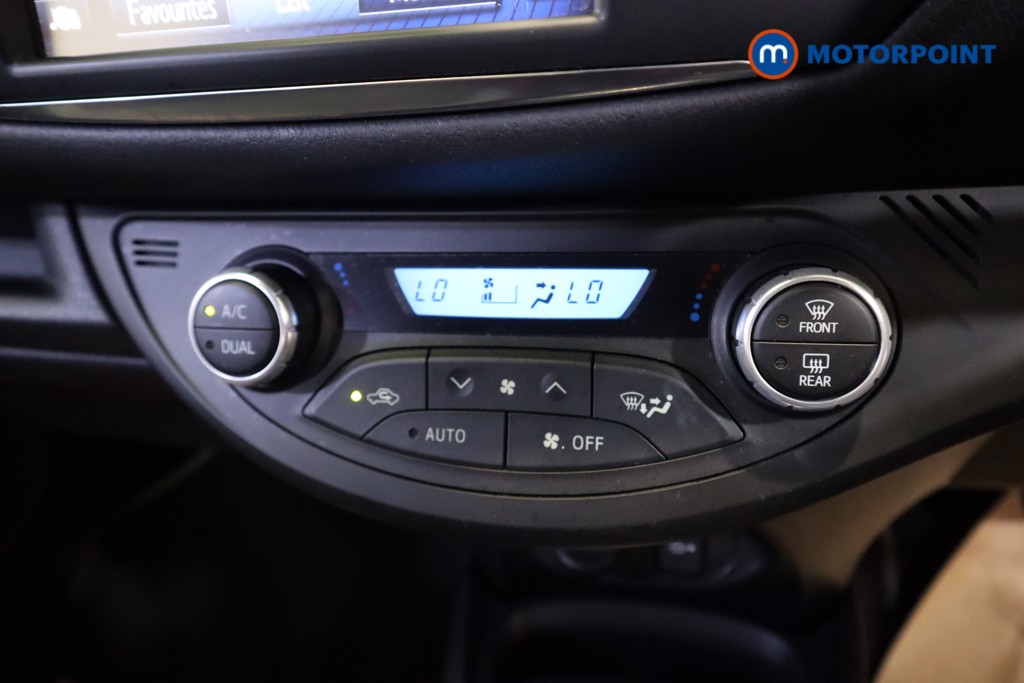 Toyota Yaris Y20 Automatic Petrol-Electric Hybrid Hatchback - Stock Number (1550206) - 4th supplementary image