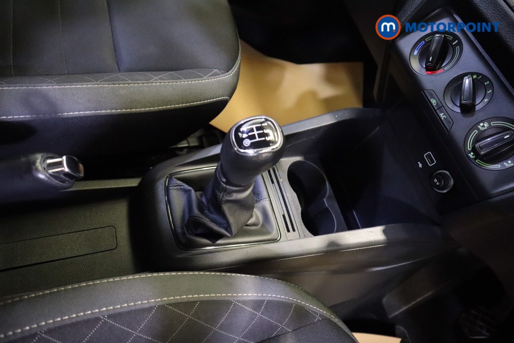 Skoda Fabia Colour Edition Manual Petrol Hatchback - Stock Number (1550386) - 5th supplementary image