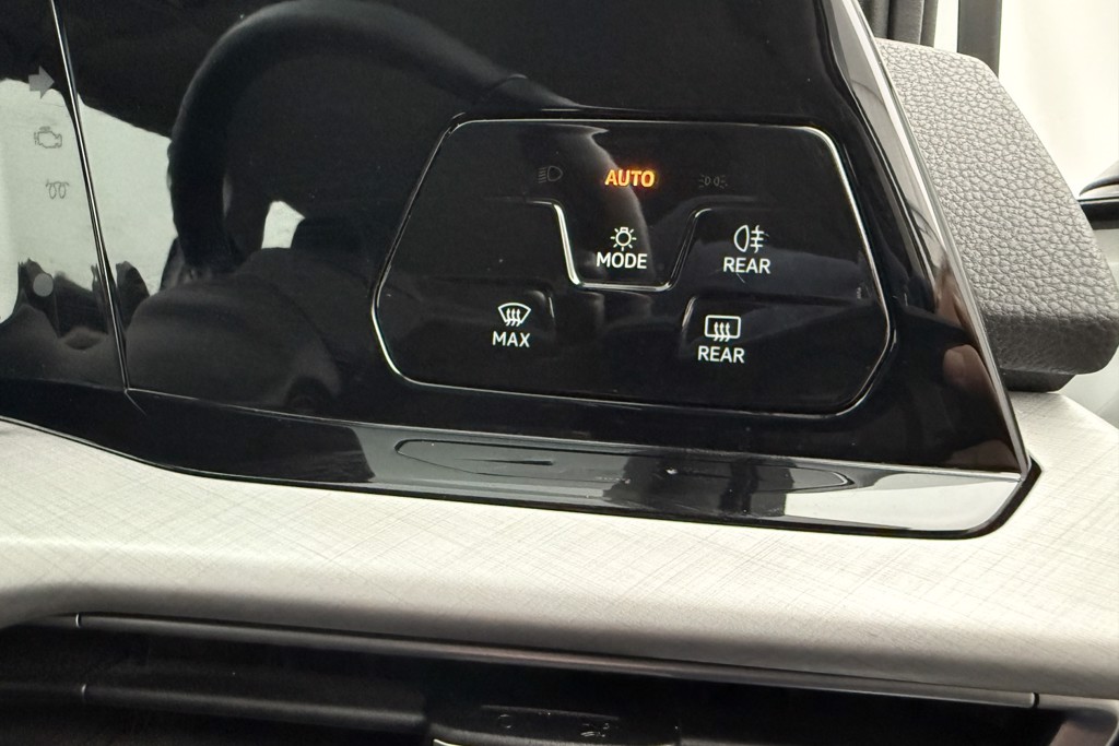 Volkswagen Golf Life Automatic Diesel Hatchback - Stock Number (1550720) - 16th supplementary image