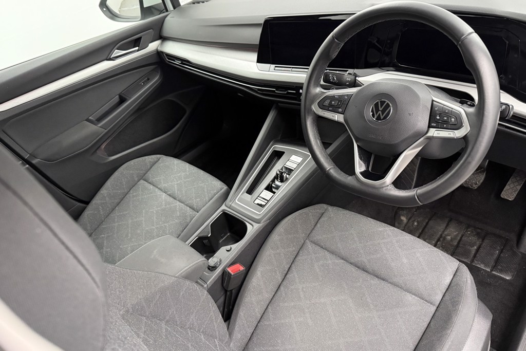 Volkswagen Golf Life Automatic Diesel Hatchback - Stock Number (1550720) - 1st supplementary image