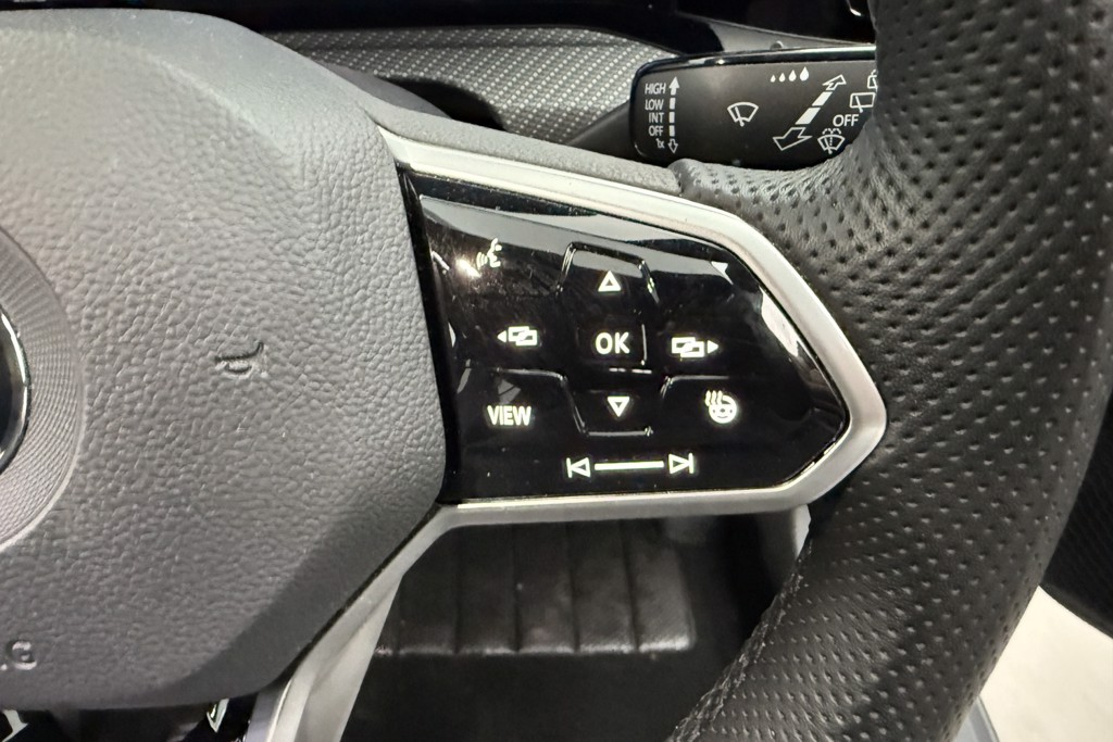 Volkswagen Golf R-Line Manual Petrol Hatchback - Stock Number (1552295) - 4th supplementary image