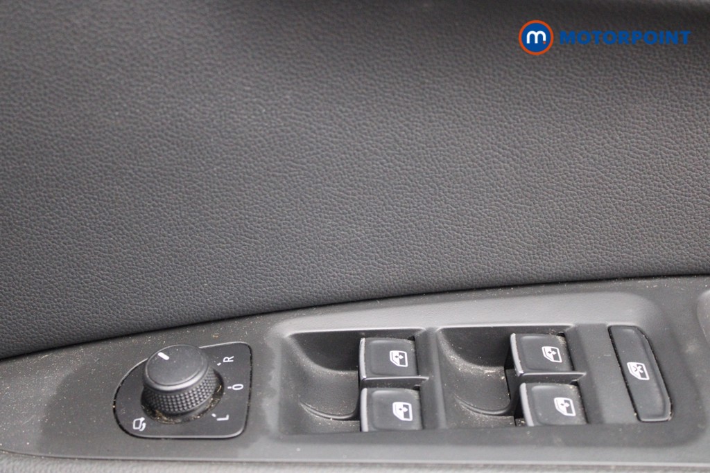 Seat Leon Fr Black Edition Manual Petrol Hatchback - Stock Number (1452406) - 16th supplementary image