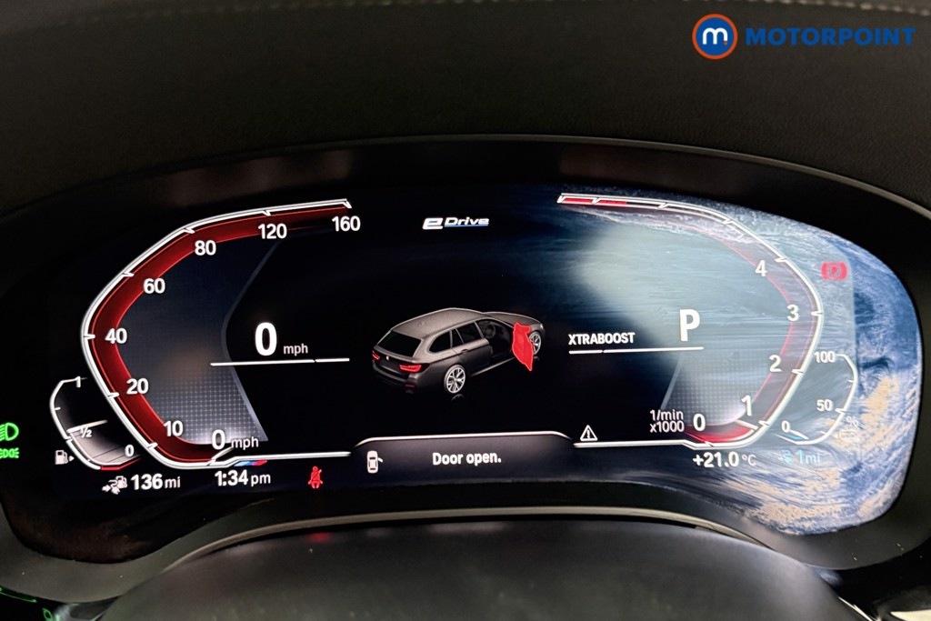 BMW 5 Series M Sport Automatic Petrol Plug-In Hybrid Estate - Stock Number (1543845) - 5th supplementary image