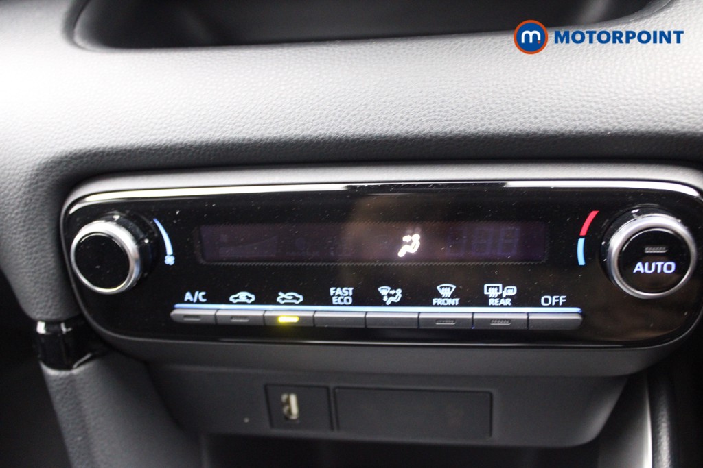 Toyota Yaris Design Automatic Petrol-Electric Hybrid Hatchback - Stock Number (1543968) - 8th supplementary image