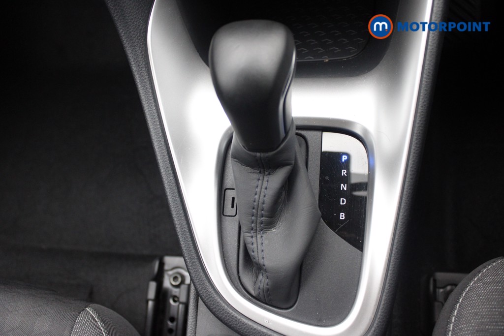 Toyota Yaris Design Automatic Petrol-Electric Hybrid Hatchback - Stock Number (1543968) - 9th supplementary image