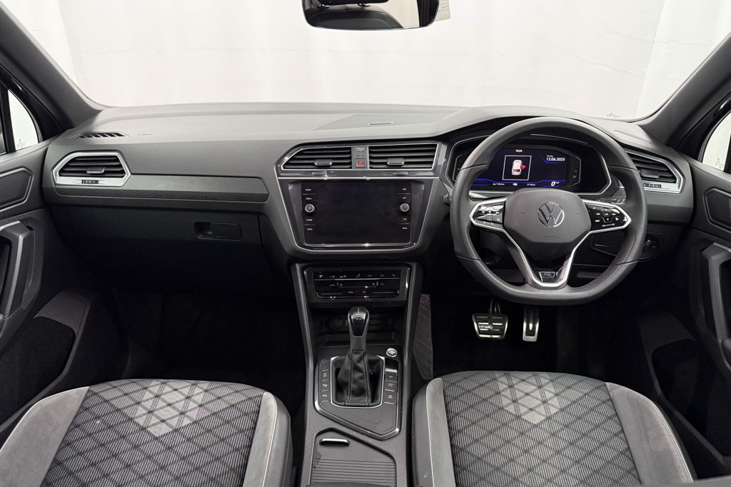 Volkswagen Tiguan R-Line Automatic Diesel SUV - Stock Number (1544504) - 2nd supplementary image
