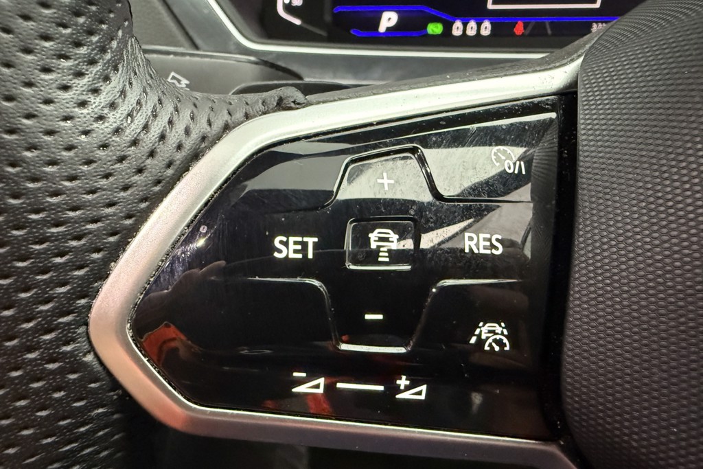 Volkswagen Tiguan R-Line Automatic Diesel SUV - Stock Number (1544504) - 4th supplementary image