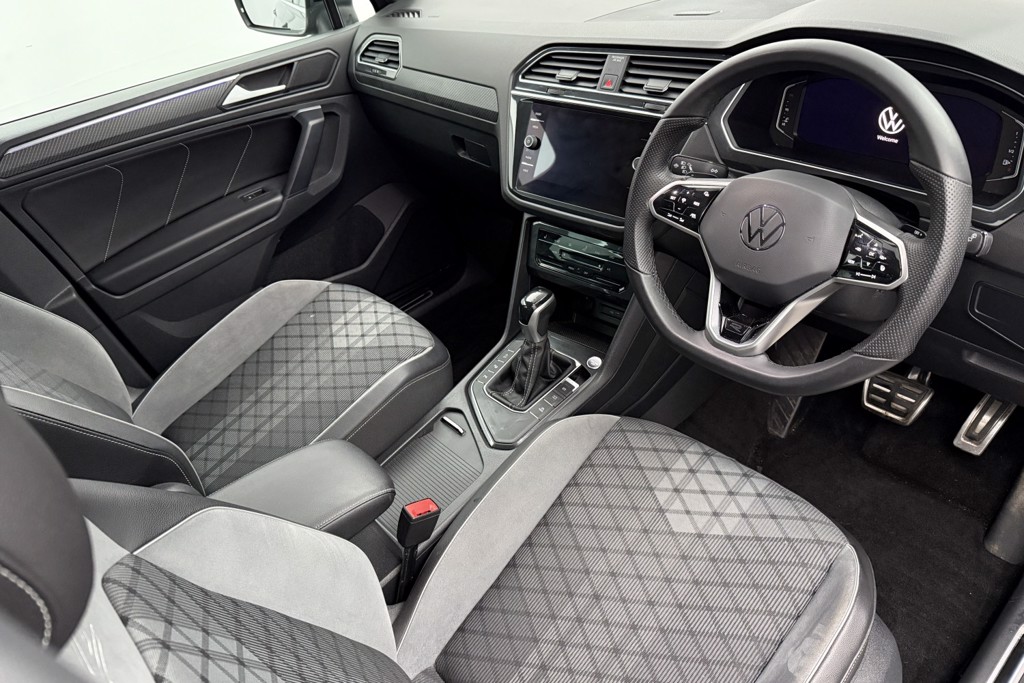 Volkswagen Tiguan R-Line Automatic Diesel SUV - Stock Number (1544504) - 1st supplementary image