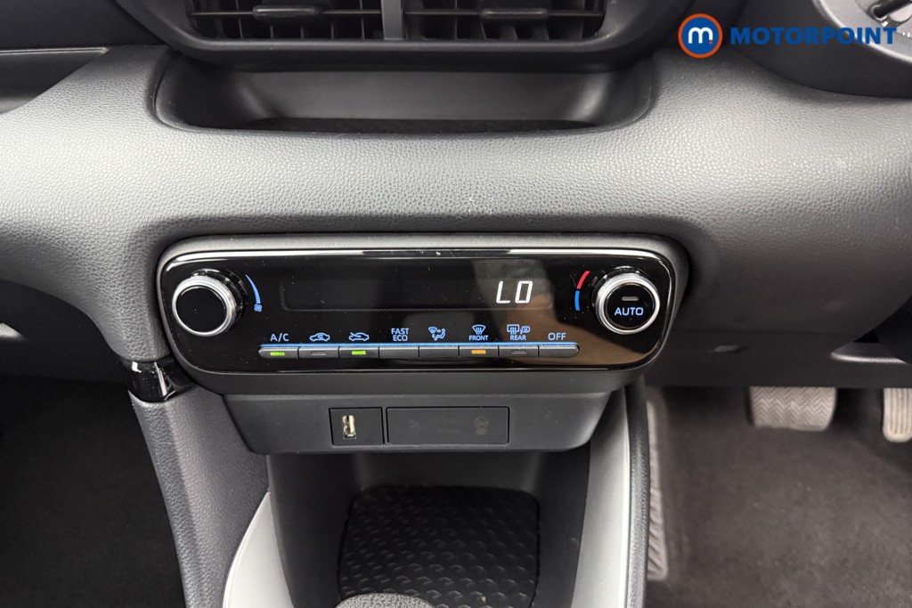 Toyota Yaris Icon Automatic Petrol-Electric Hybrid Hatchback - Stock Number (1547799) - 8th supplementary image