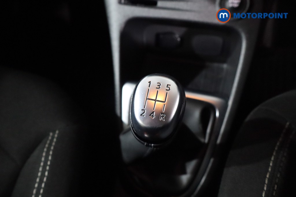 Renault Captur Iconic Manual Petrol SUV - Stock Number (1547998) - 16th supplementary image
