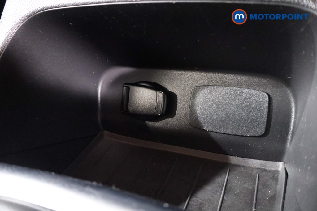 Renault Captur Iconic Manual Petrol SUV - Stock Number (1547998) - 18th supplementary image