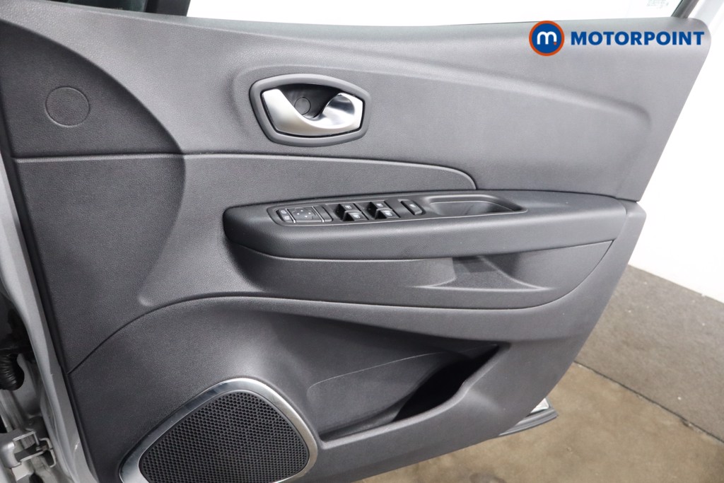 Renault Captur Iconic Manual Petrol SUV - Stock Number (1547998) - 20th supplementary image