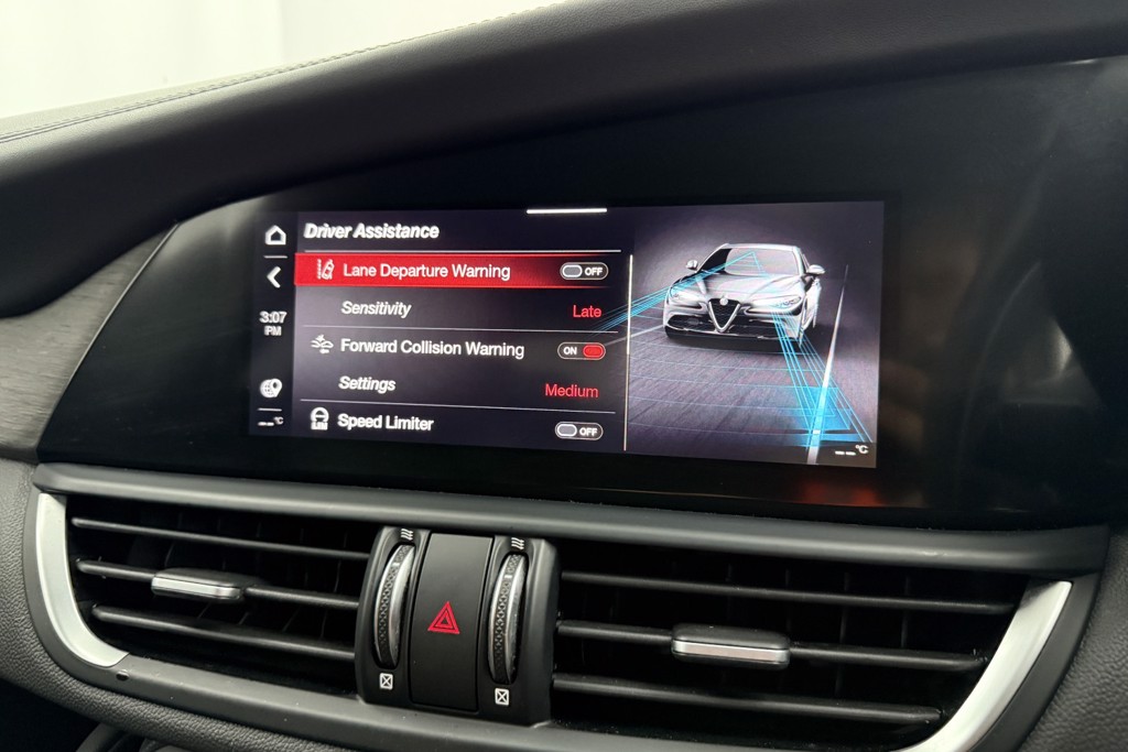 Alfa Romeo Giulia Lusso Ti Automatic Petrol Saloon - Stock Number (1548460) - 12th supplementary image