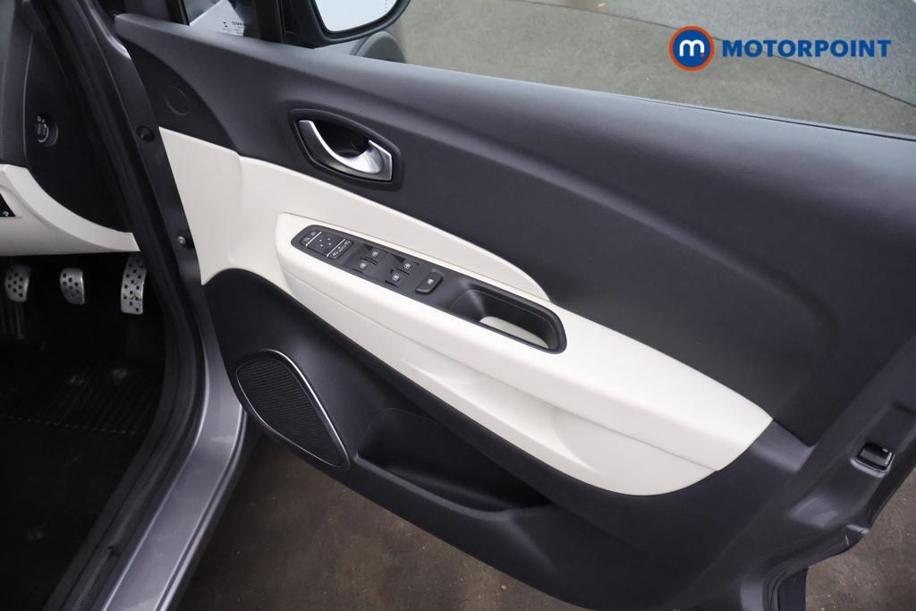 Renault Captur Gt Line Manual Petrol SUV - Stock Number (1548487) - 8th supplementary image
