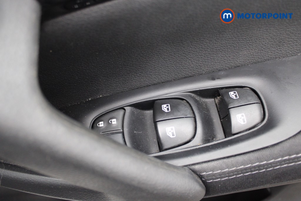Nissan Qashqai Acenta Premium Manual Petrol SUV - Stock Number (1549152) - 16th supplementary image