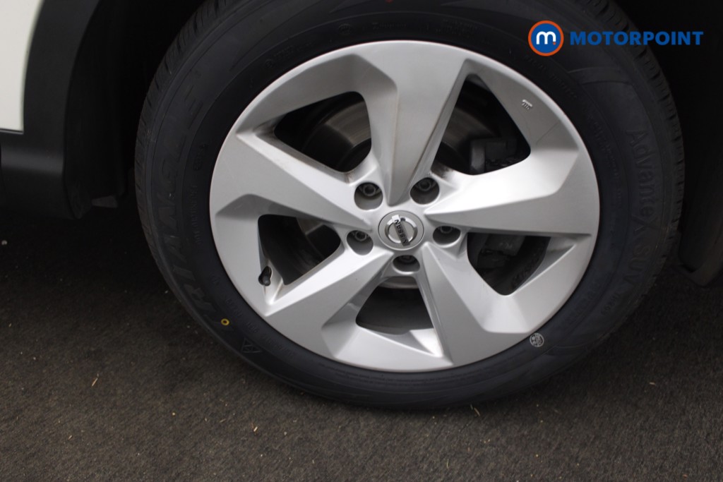Nissan Qashqai Acenta Premium Manual Petrol SUV - Stock Number (1549152) - 17th supplementary image