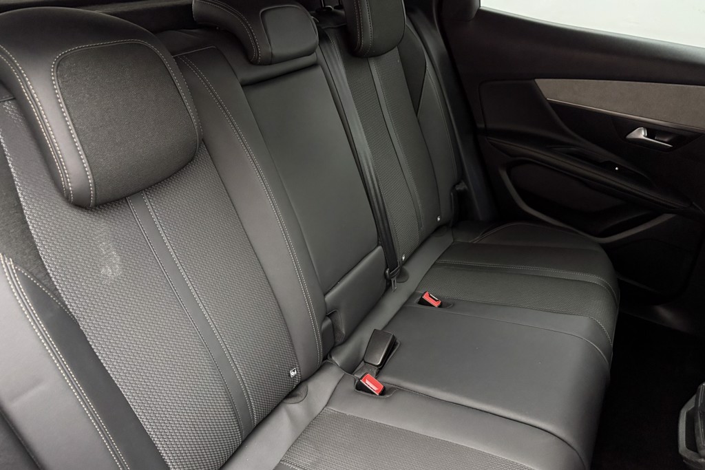 Peugeot 3008 GT Automatic Diesel SUV - Stock Number (1551132) - 22nd supplementary image
