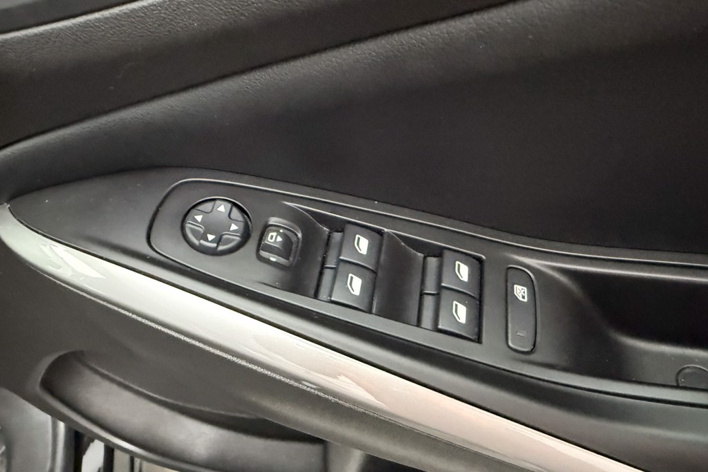 Vauxhall Grandland Ultimate Manual Petrol SUV - Stock Number (1539536) - 18th supplementary image