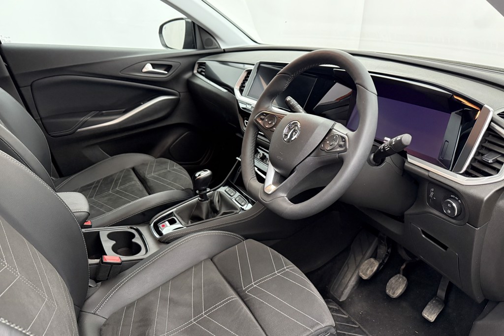 Vauxhall Grandland Ultimate Manual Petrol SUV - Stock Number (1539536) - 1st supplementary image