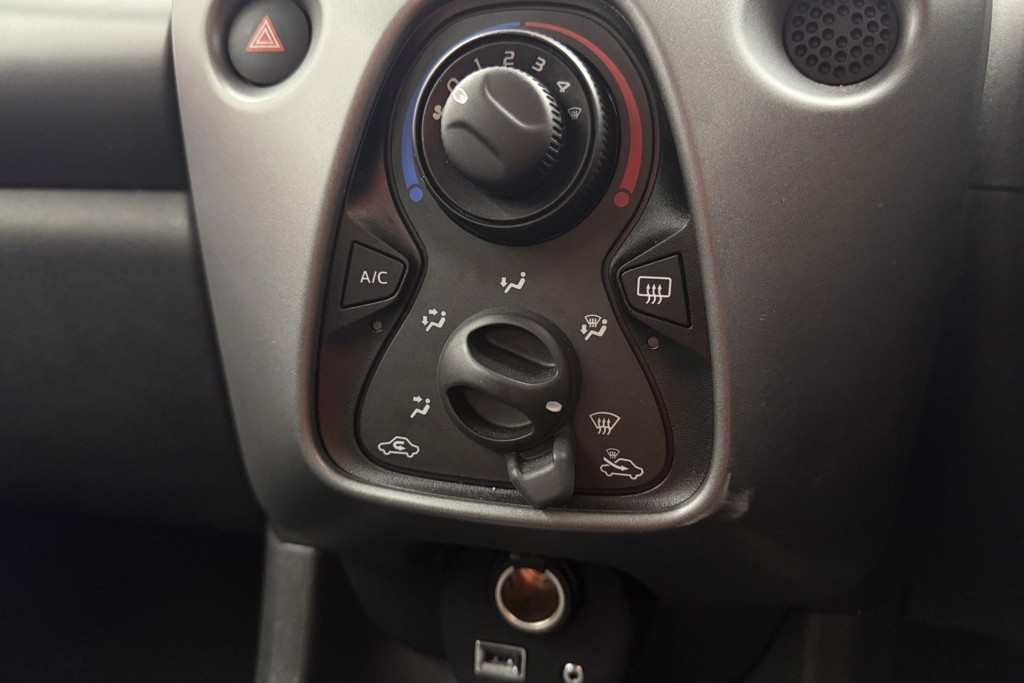 Toyota Aygo X-Play Automatic Petrol Hatchback - Stock Number (1542993) - 13th supplementary image