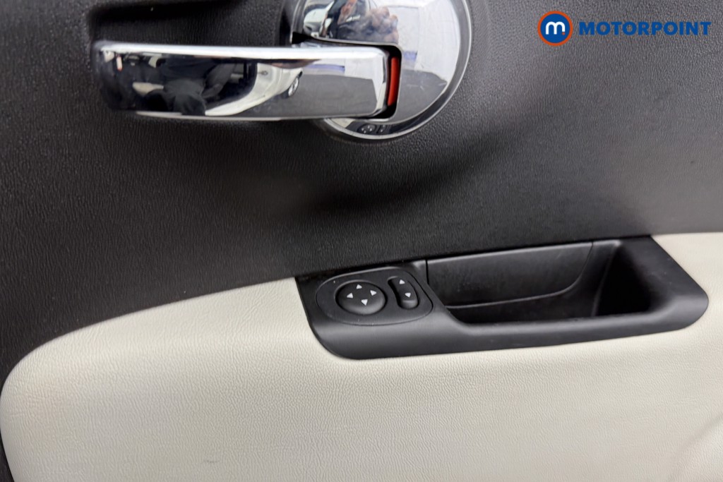 Fiat 500 Dolcevita Manual Petrol-Electric Hybrid Hatchback - Stock Number (1543187) - 13th supplementary image