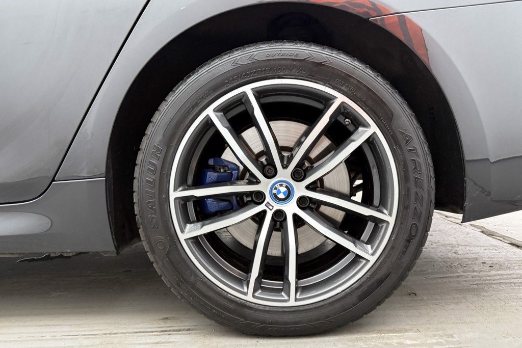 BMW 5 Series M Sport Automatic Petrol Plug-In Hybrid Saloon - Stock Number (1543717) - 40th supplementary image