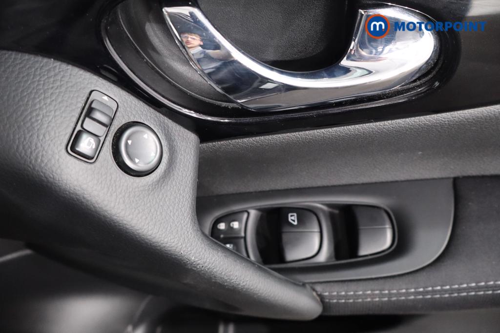 Nissan Qashqai N-Connecta Manual Petrol SUV - Stock Number (1544735) - 13th supplementary image
