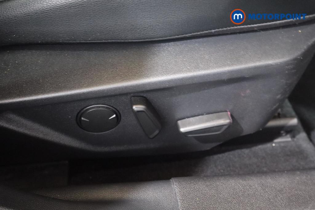 Ford Focus St-Line X Manual Petrol Hatchback - Stock Number (1545451) - 15th supplementary image