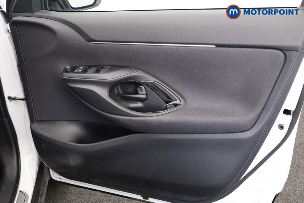 Toyota Yaris Cross Design Automatic Petrol-Electric Hybrid Estate - Stock Number (1548988) - 14th supplementary image