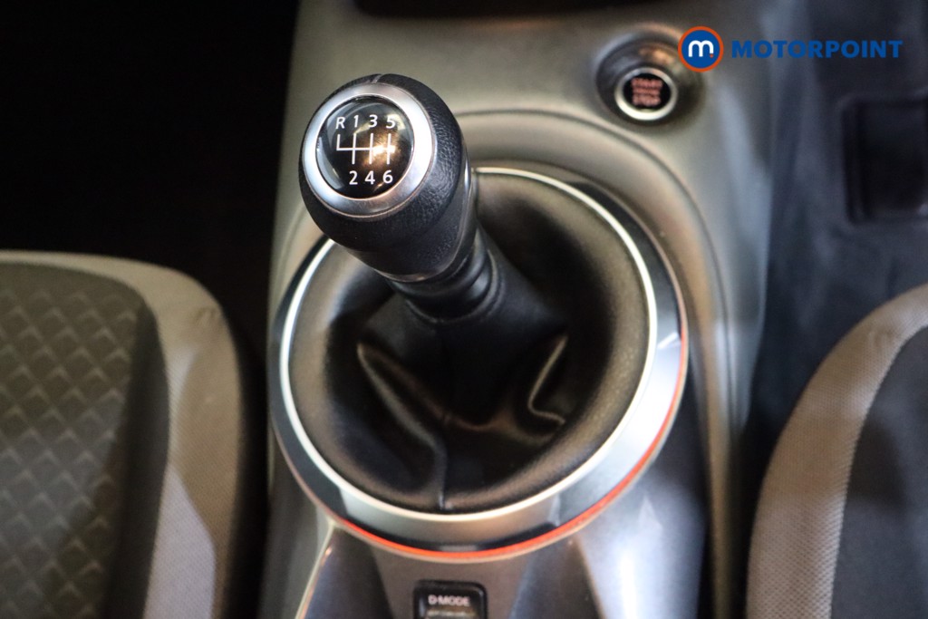 Nissan Juke N-Connecta Manual Petrol SUV - Stock Number (1549609) - 5th supplementary image