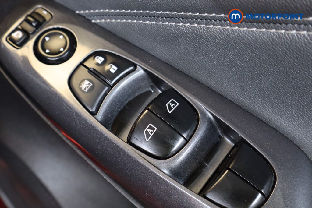 Nissan Juke N-Connecta Manual Petrol SUV - Stock Number (1549609) - 9th supplementary image