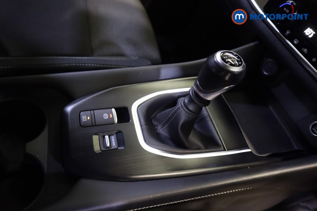 Nissan Qashqai N-Connecta Manual Petrol SUV - Stock Number (1550149) - 5th supplementary image