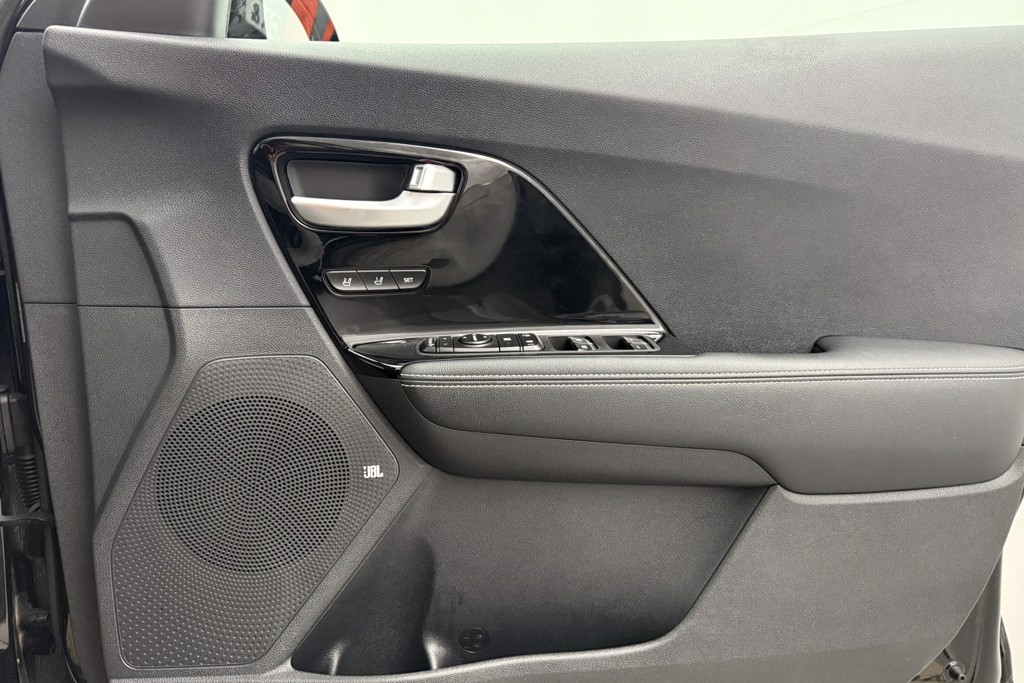 KIA E-Niro 4-Plus Automatic Electric SUV - Stock Number (1550754) - 17th supplementary image
