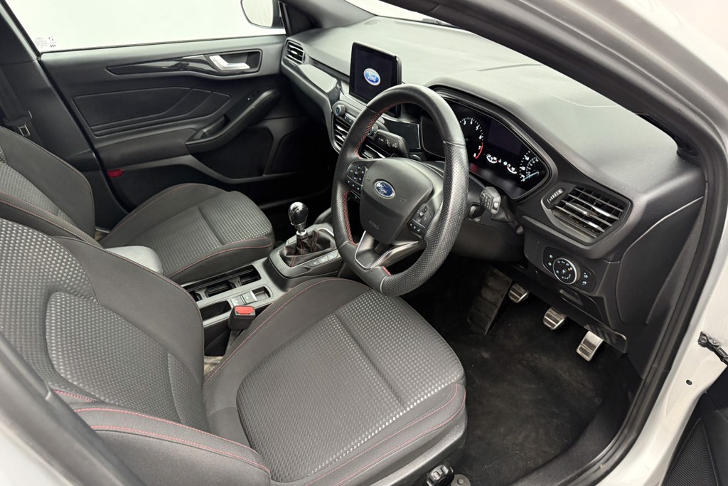 Ford Focus St-Line Manual Petrol Hatchback - Stock Number (1551845) - 1st supplementary image